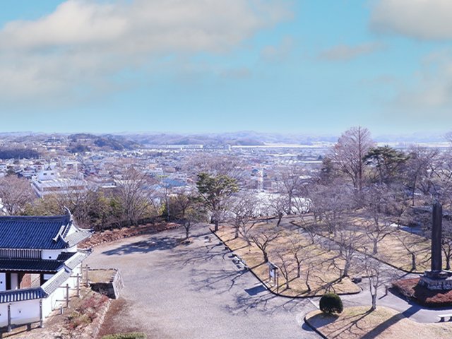 白石城の天守閣から見る城下町の風景