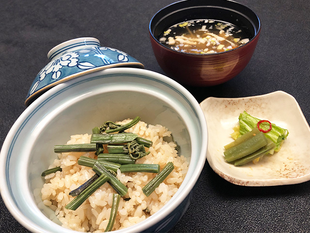 3月のコース料理　わらびご飯写真